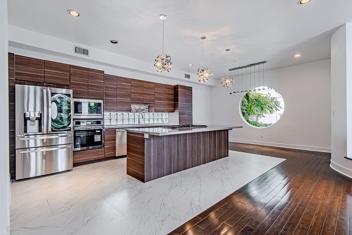 Property Photo: 2025 Colquitt Street E TX 77098