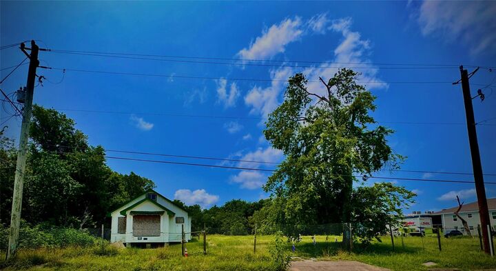 Property Photo:  5070 Sunflower Street  TX 77033 