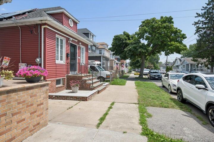 Property Photo:  2915 Sommer Place  NY 10465 