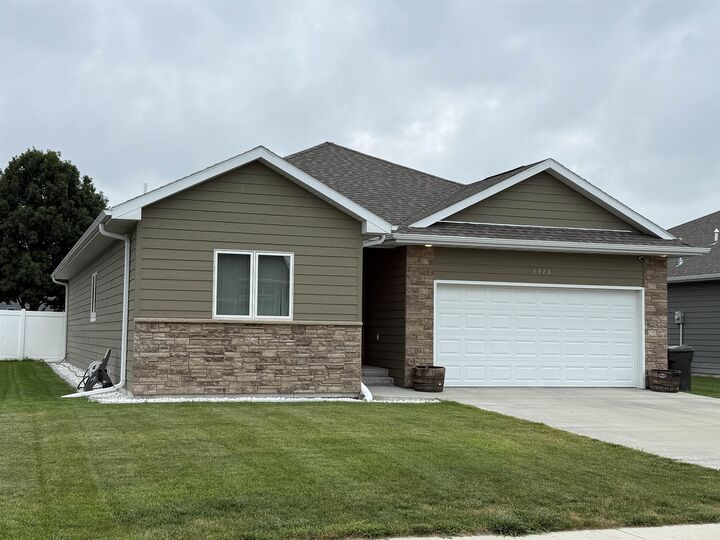 Property Photo:  3516 Hummingbird Dr  NE 69101 
