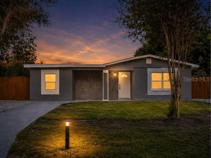 Property Photo: 682 Durango Way FL 32714