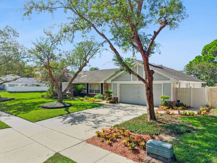 Property Photo: 1129 Climbing Rose Drive FL 32818