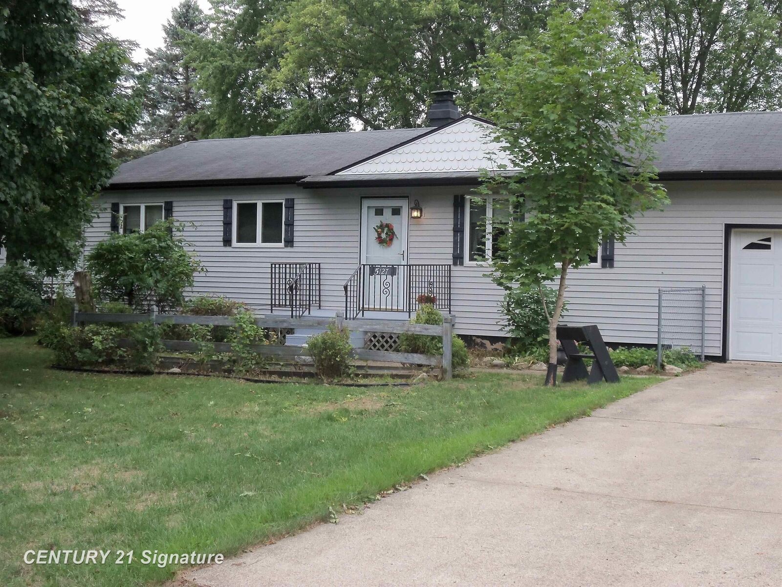 Property Photo:  5127 Arbor Lane  MI 48506 