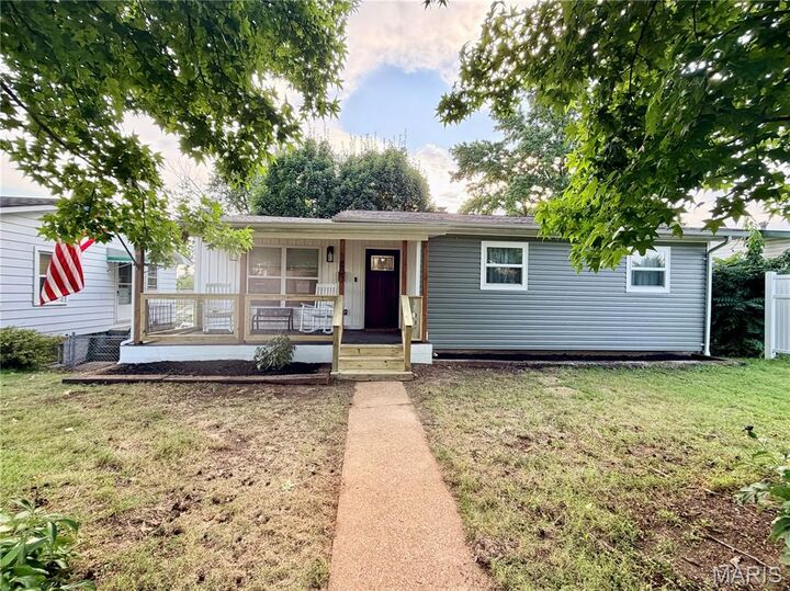 Property Photo:  1007 Lindsay Avenue  MO 63019 