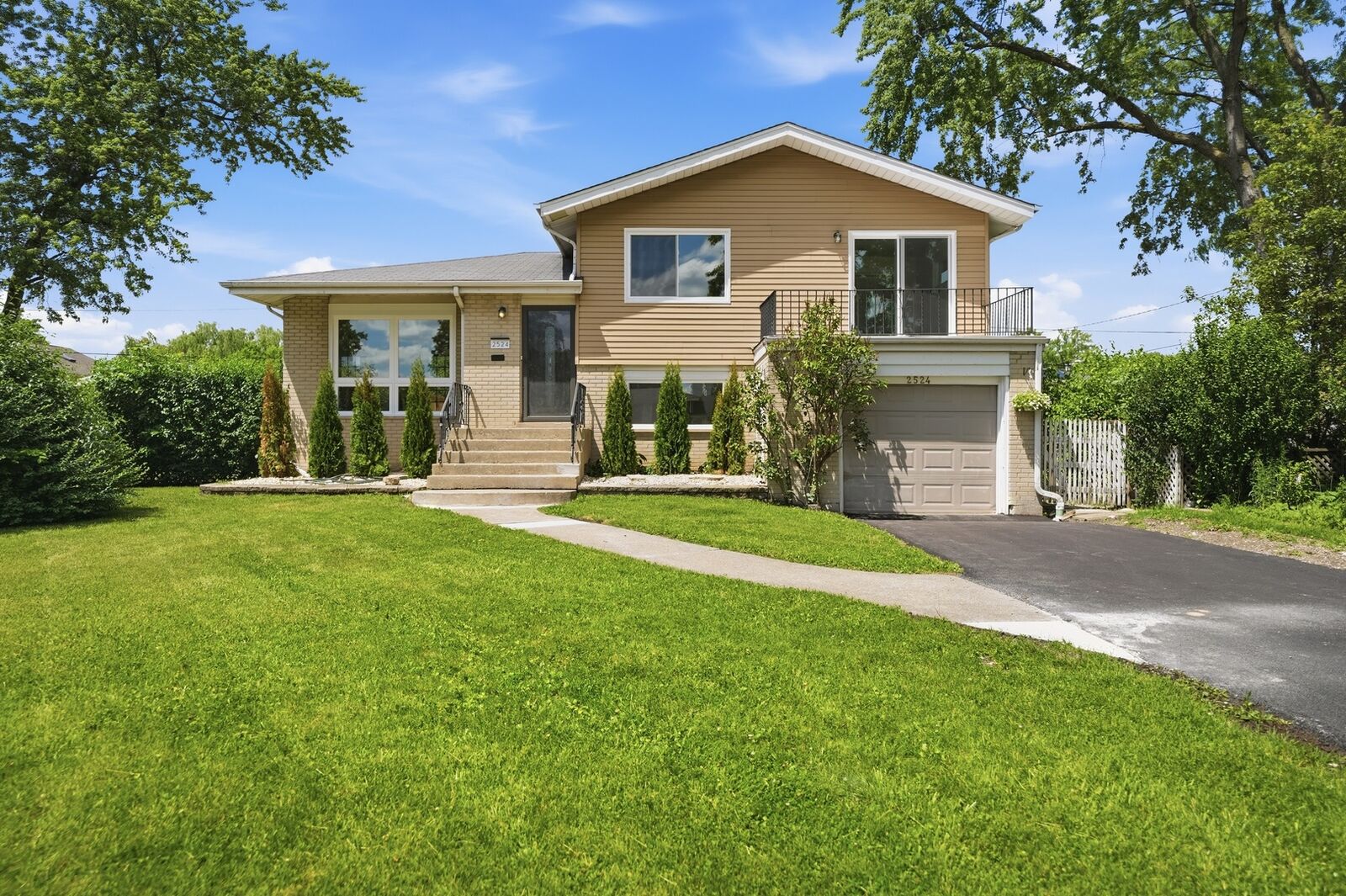 Property Photo:  2524 Allison Court  IL 60025 