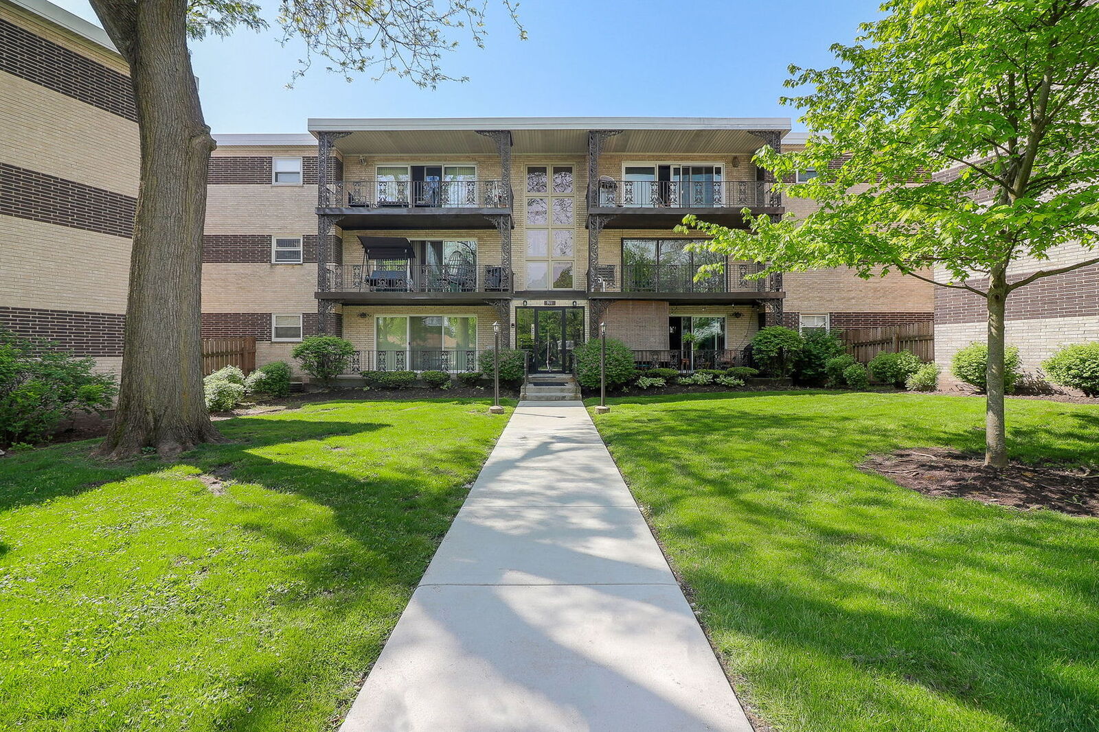 Property Photo:  911 8th Avenue 5  IL 60525 