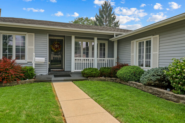 Property Photo:  575 Gateshead N Avenue  IL 60007 