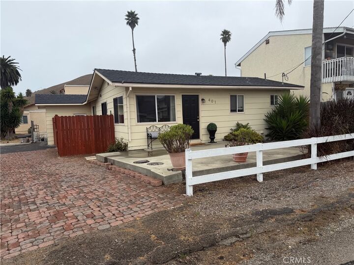 Property Photo:  401 Tahiti  CA 93442 