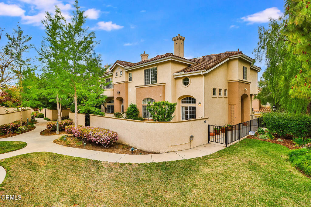 Property Photo:  343 Avenida De Royale  CA 91362 