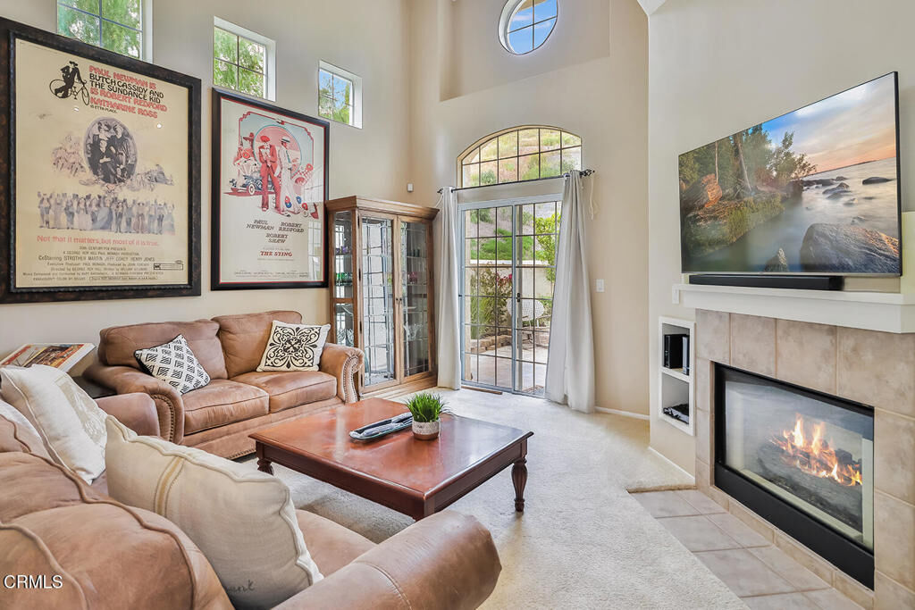 Property Photo:  343 Avenida De Royale  CA 91362 