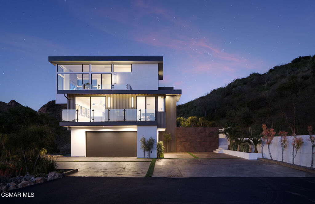 Property Photo: 12530 Stagecoach Road CA 90265