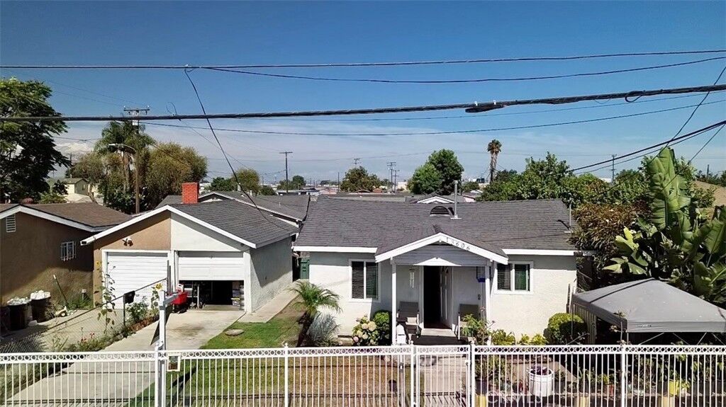 Property Photo:  13606 S Largo Avenue  CA 90222 