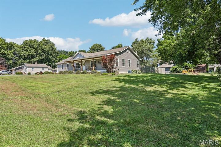 Property Photo:  411 W Burton Street  IL 62033 