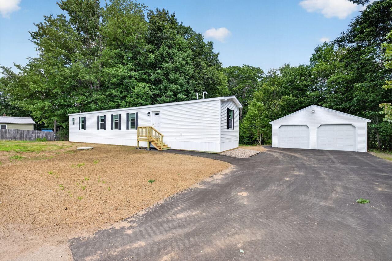 Property Photo:  7 Gendreau Lane  ME 04073 