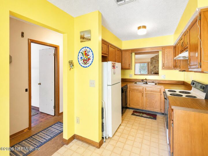 Property Photo: 1855 Oak Water Drive FL 32225