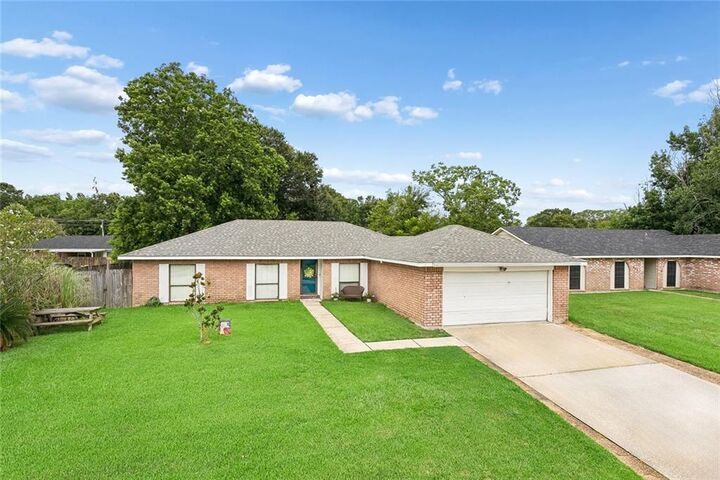 Property Photo:  211 William Drive  LA 70458 