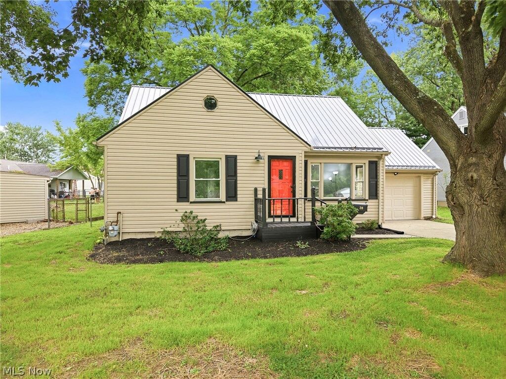 Property Photo: 219 Aldrich Road OH 44515