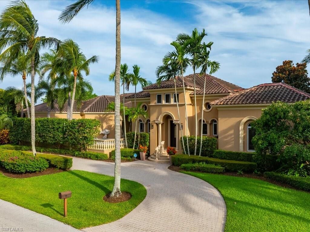 Property Photo: 550 21st Ave S FL 34102