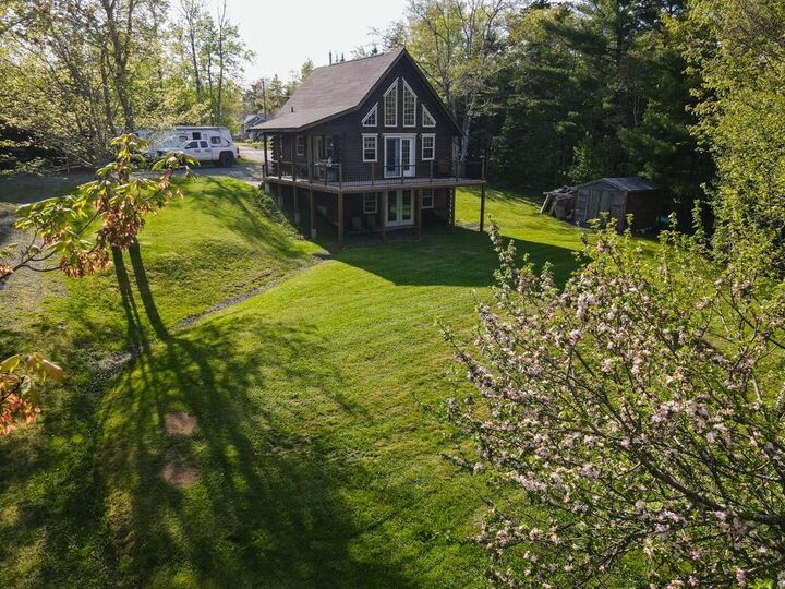202 Lakecrest Drive — photo 1