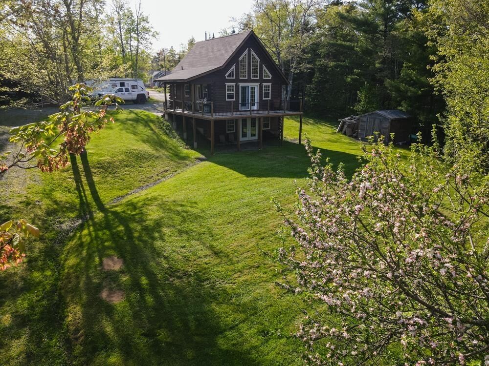 Property Photo: 202 Lakecrest Drive NS B0N 1Z0