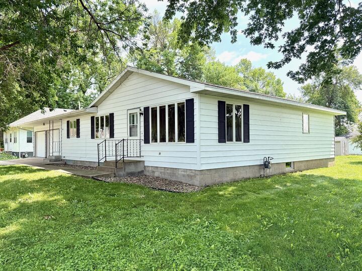 Property Photo:  305 W 3rd Street  MN 55396 