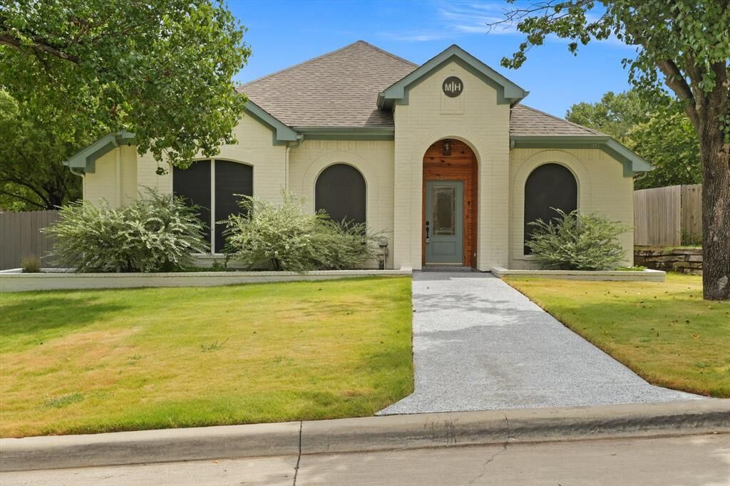 Property Photo: 1216 Bold Forbes Drive TX 75052