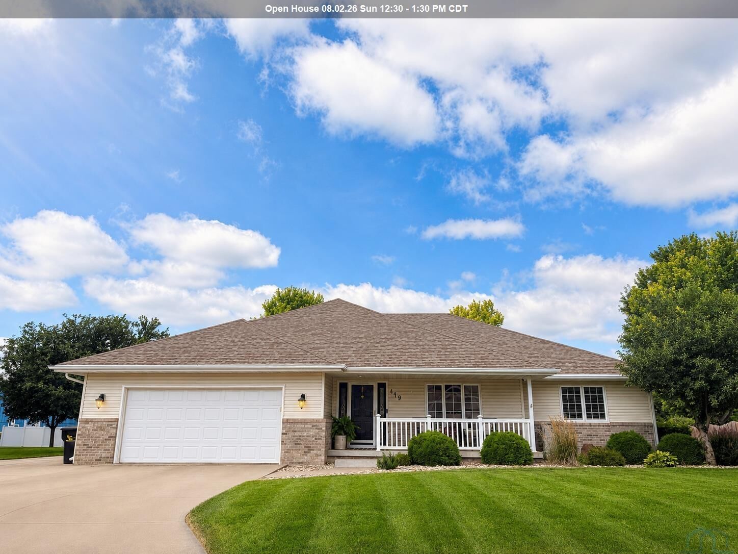 Property Photo: 419 Coniston Cir IA 51054