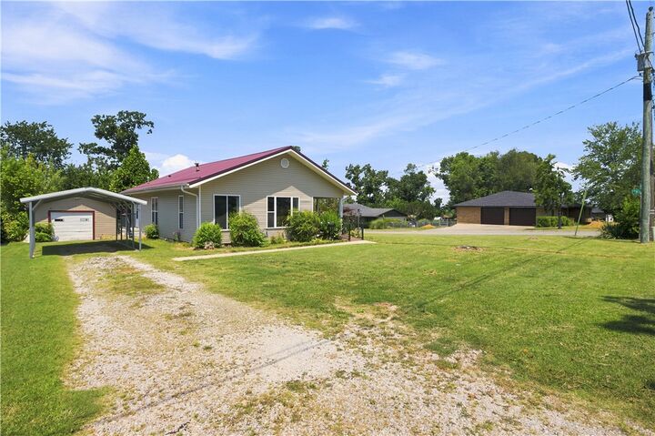 Property Photo:  1300 S 9th Street  AR 72756 