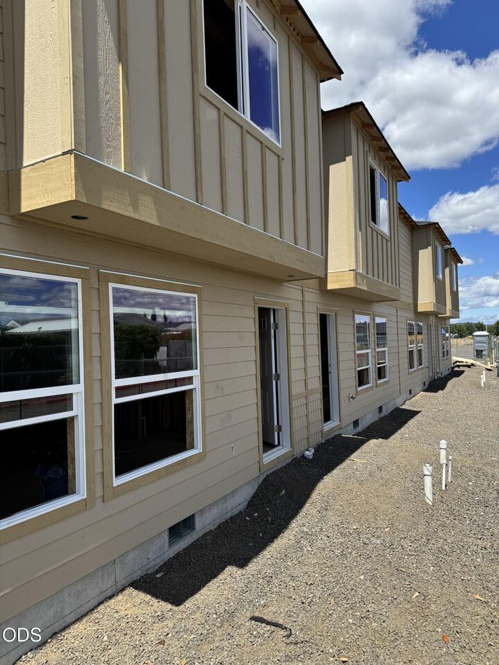 Property Photo:  7883 Houston Loop  OR 97503 