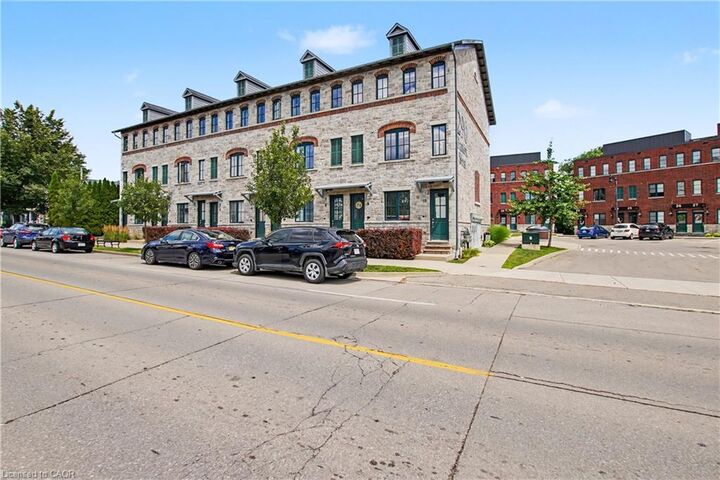 Property Photo: 290 Barton Street W 4 ON L8R 3P3