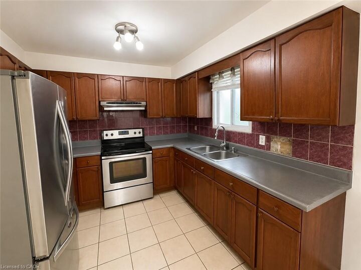 Property Photo: 10 Jeanette Avenue ON L3M 5B8
