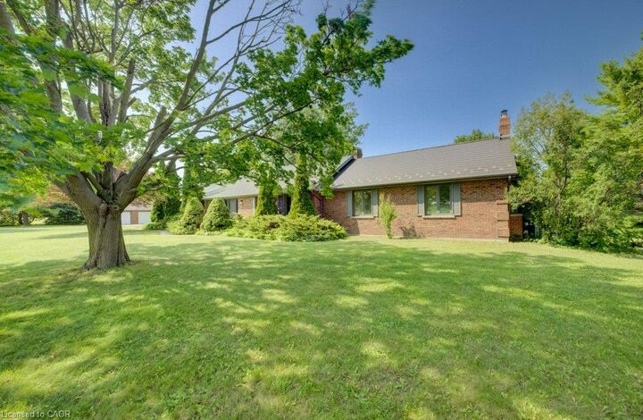 Property Photo:  