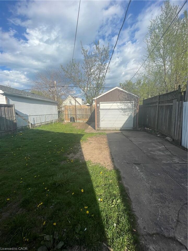 Property Photo:  250 Weir Street N  ON L8H 5G3 