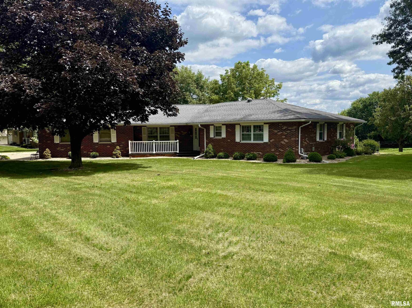 Property Photo:  1111 NW 5th Avenue  IL 61434 