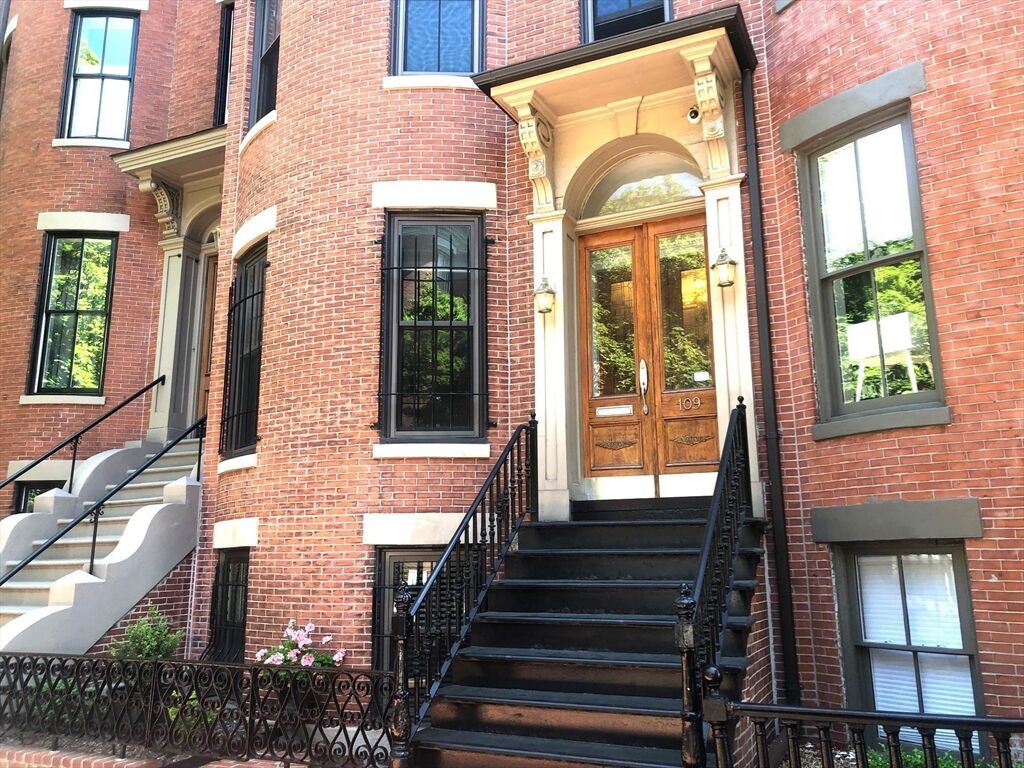 Property Photo:  109 Pembroke St 2  MA 02118 