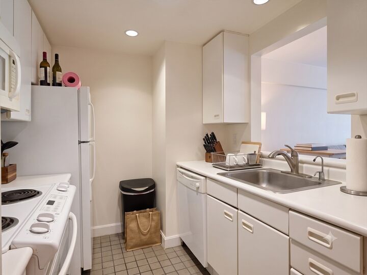 Property Photo:  931 Massachusetts Ave 303  MA 02139 