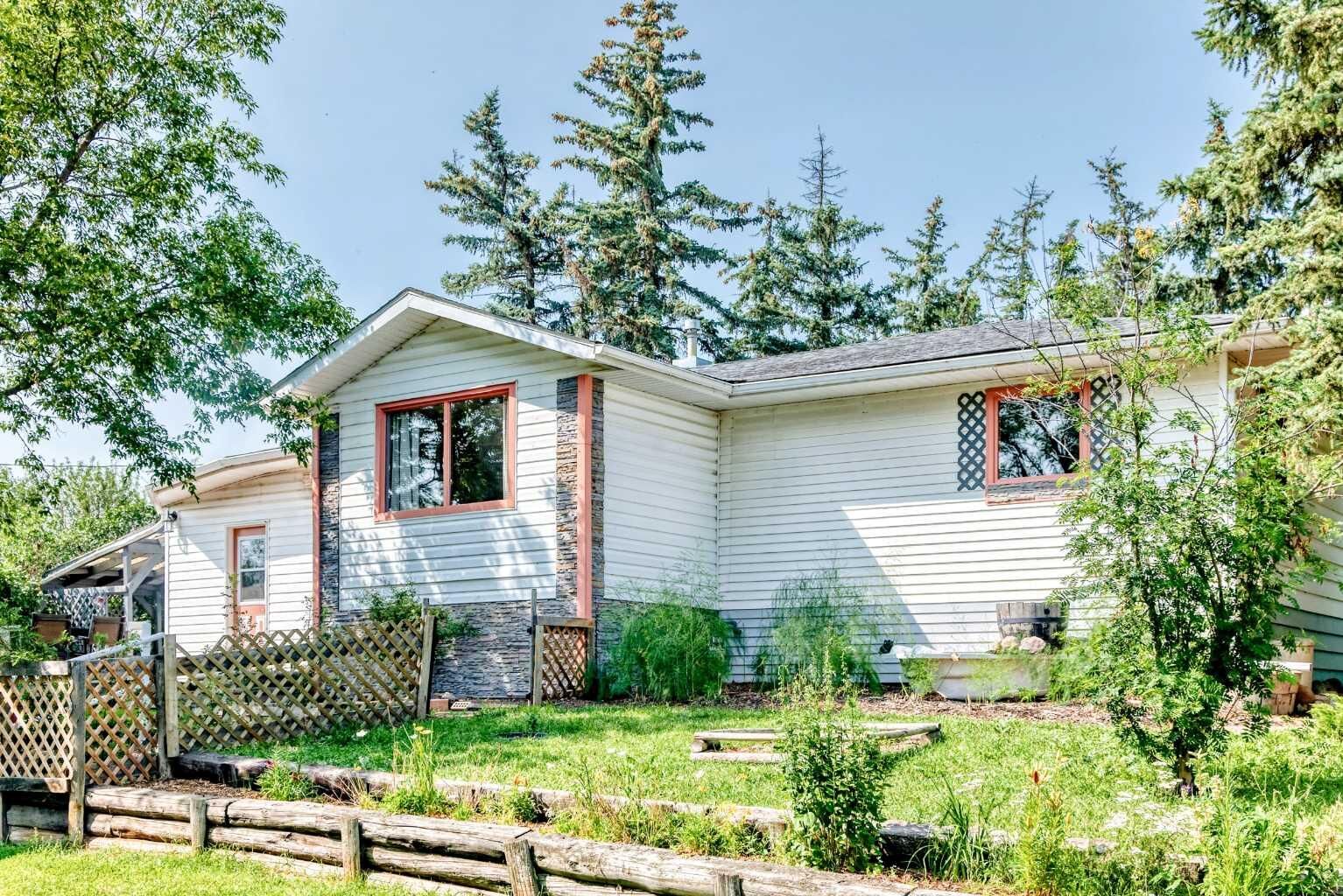 Property Photo:  440080 Range Road 260  AB T4J 1R3 