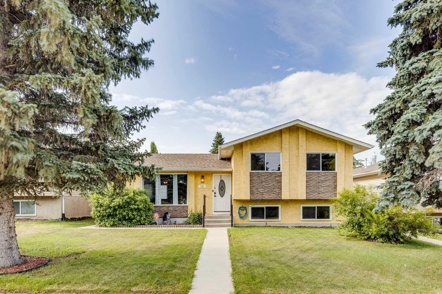 Property Photo:  197 Acacia Drive SE  AB T4B 1G6 