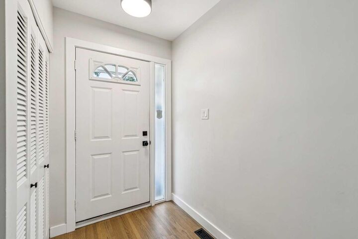 Property Photo:  117 Chinook Drive SW  AB T2V 2P8 