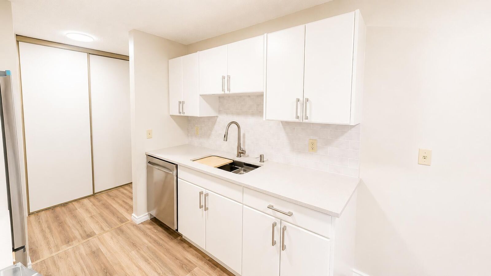 Property Photo:  405 Columbia Boulevard W 107  AB T1K 5R8 