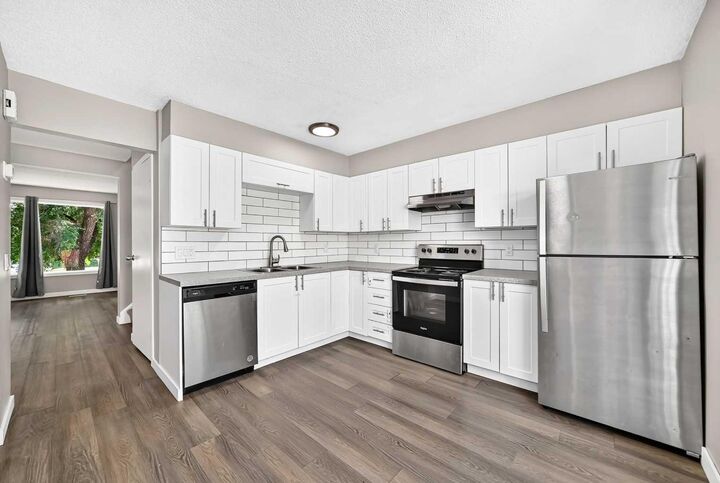 Property Photo:  96 Erin Woods Boulevard SE  AB T2B 2R1 