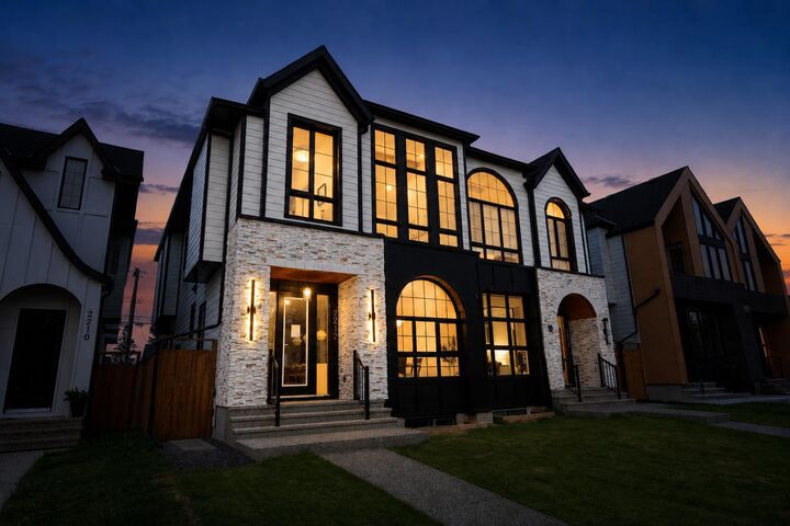 Property Photo:  2212 35 Street SW  AB T3E 2X8 