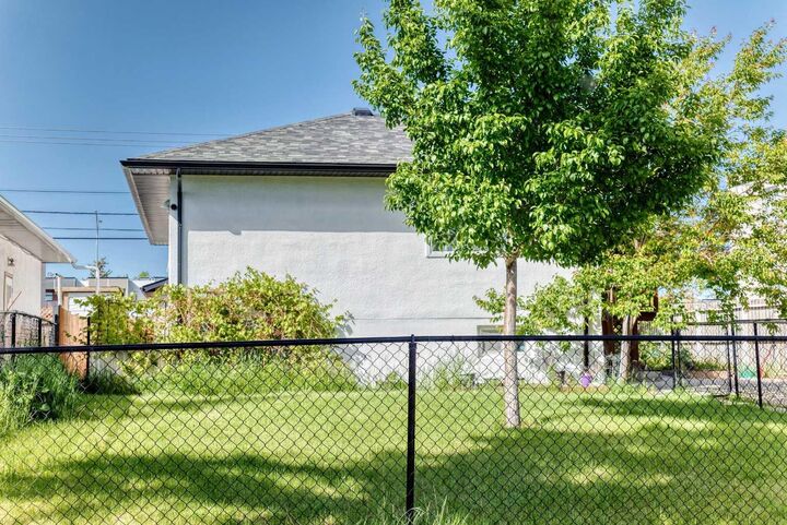 Property Photo:  4004 7 Avenue SW  AB T3C 0E1 