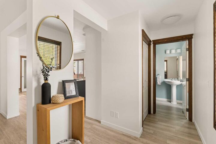Property Photo:  4331 Elgin Avenue SE  AB T2Z 4N5 