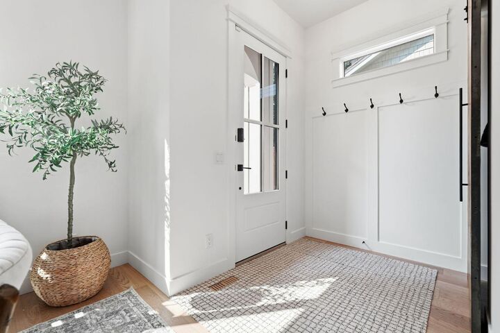 Property Photo: 736 35 Street NW AB T2N 2Z5