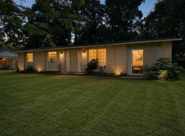 Property Photo:  416 Lee  LA 70634 