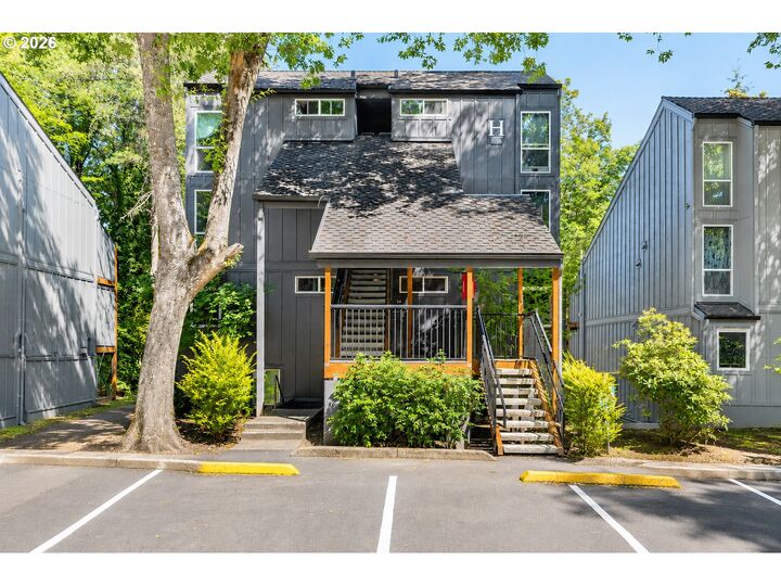 Property Photo:  100 Kerr Pkwy 52  OR 97035 