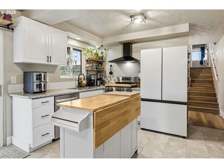 Property Photo:  965 Sommerville Loop  OR 97446 