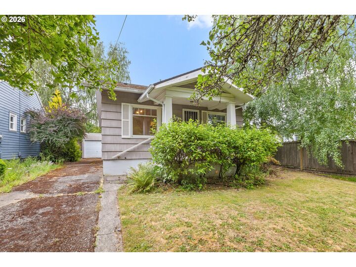 Property Photo:  3560 NE Stanton St  OR 97212 