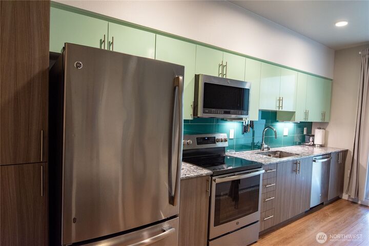 Property Photo:  1083  103rd 406  WA 98004 